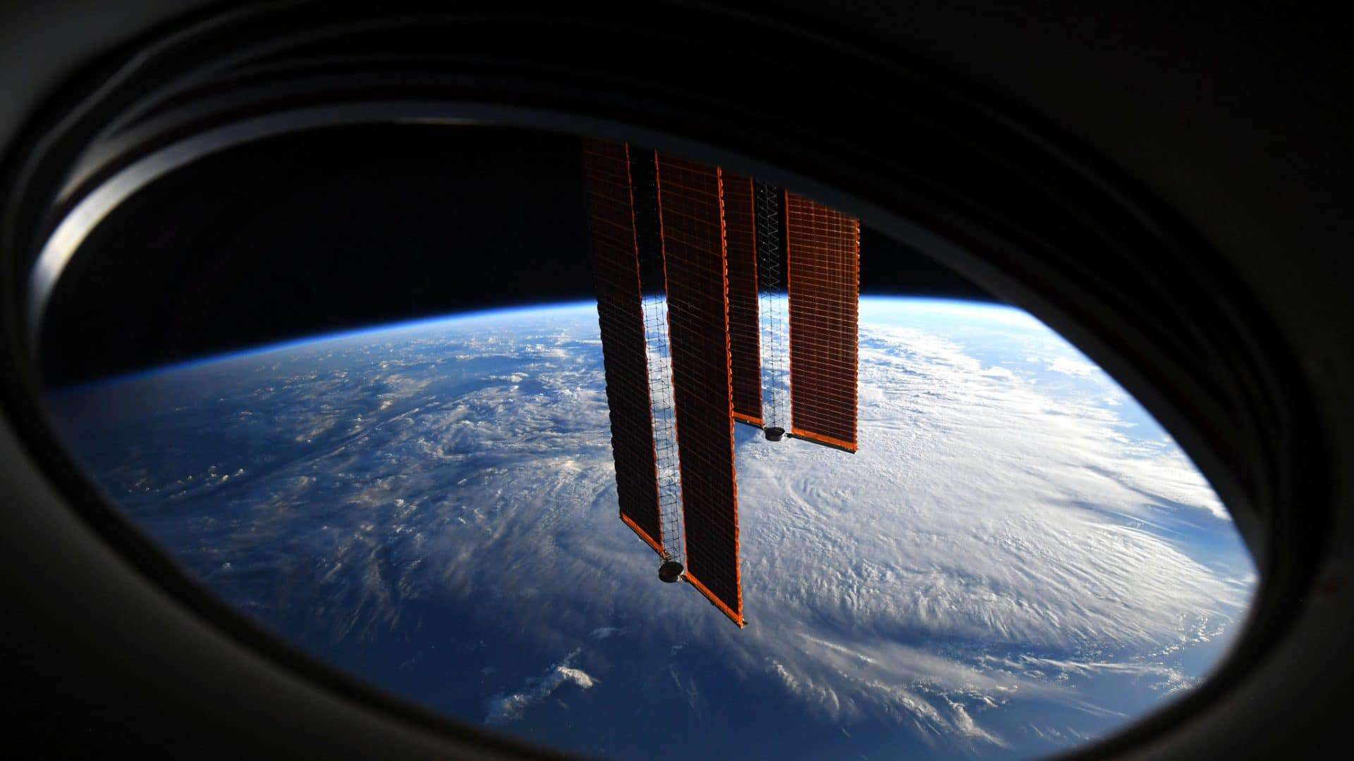 janela-estacao-espacial-1920x1080