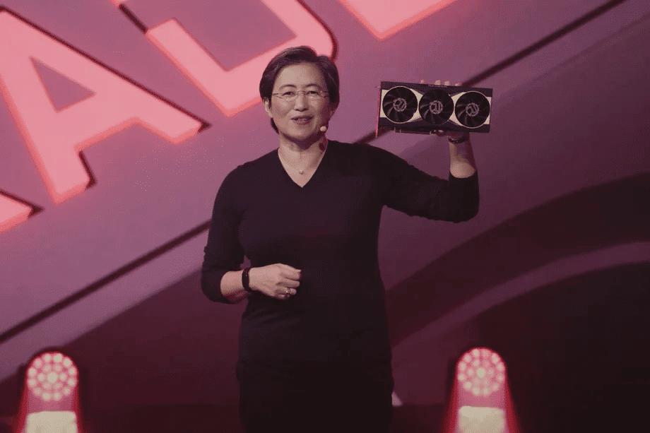 Imagem mostra a CEO da AMD, Lisa Su, segurando uma placa de vídeo RX 6000, durante a Computex 2020.