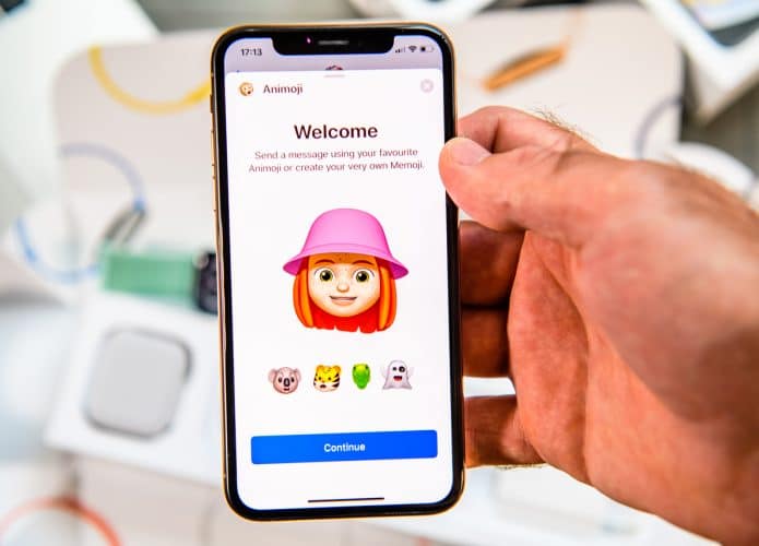 Ilustração de memoji exibido em Iphone