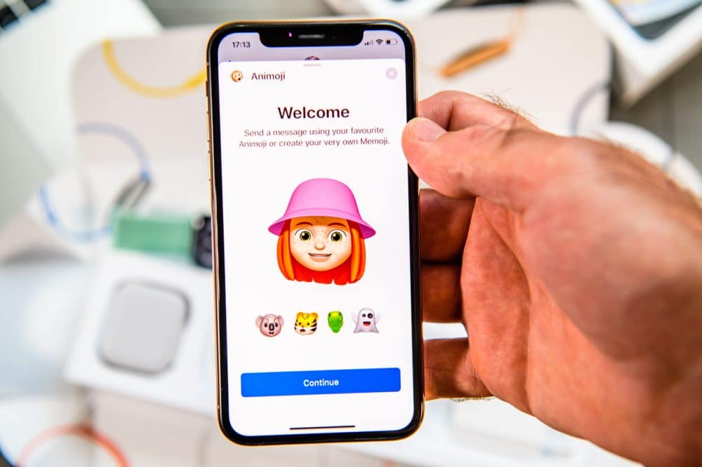 Ilustração de memoji exibido em Iphone