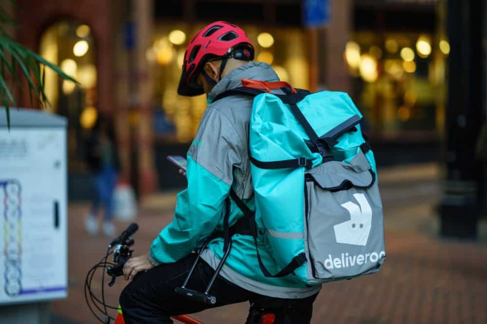 Foto de entregador da Deliveroo