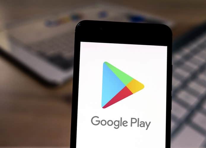 Ilustração de Google Play aberto em smartphone