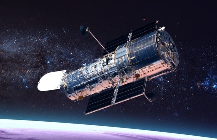 telescopio-hubble-1-695x450