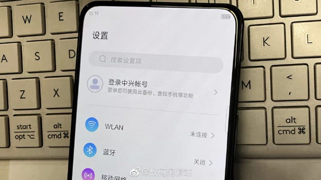 Imagem do Axon 30, da ZTE, e sua suposta câmera frontal invisível
