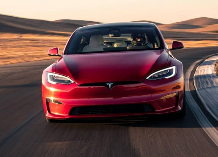 Tesla Model S Plaid: carro mais rápido do mundo é vendido no Brasil ao preço de um ônibus. Imagem: Tesla/Divulgação