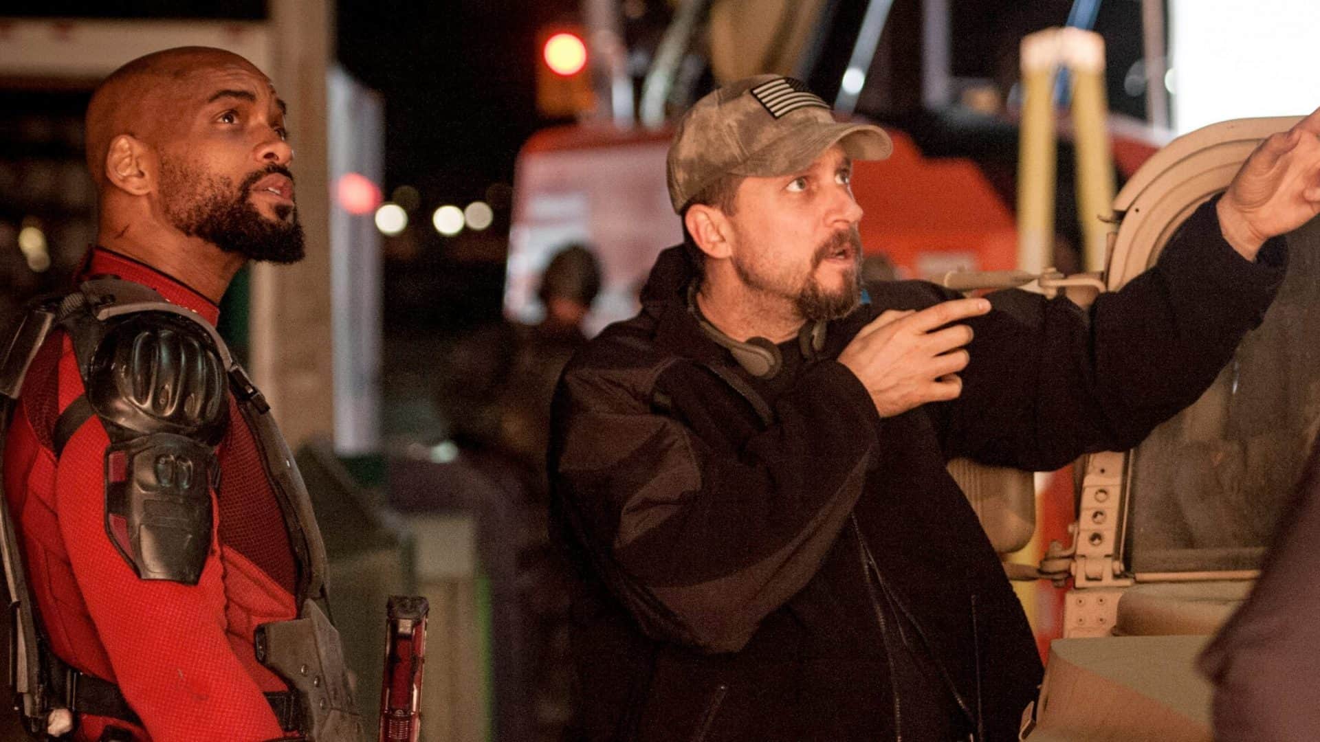 Imagem de bastidores mostra Will Smith ao lado de David Ayer, que parece dar instruções sobre cena em set de 'Esquadrão Suicida'