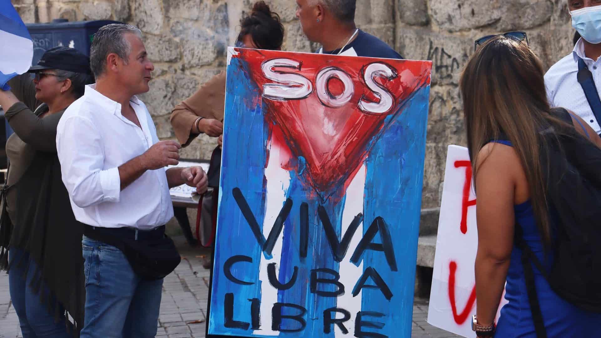 Protestos em apoio às manifestações em Cuba