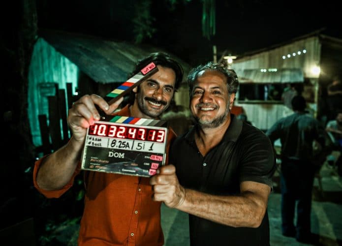 Breno Silveira e Flavio Tolezani no set de 'DOM'. Imagem: Serendipity/Divulgação