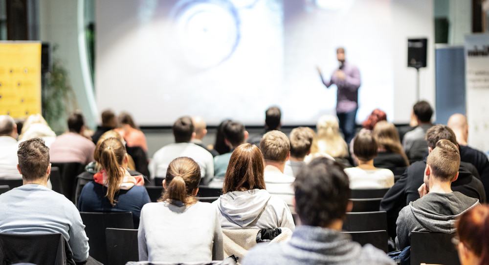Estudantes-em-uma-sala-de-aula