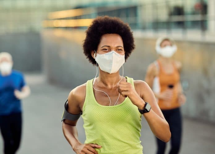 Mulheres fazendo exercícios físicos