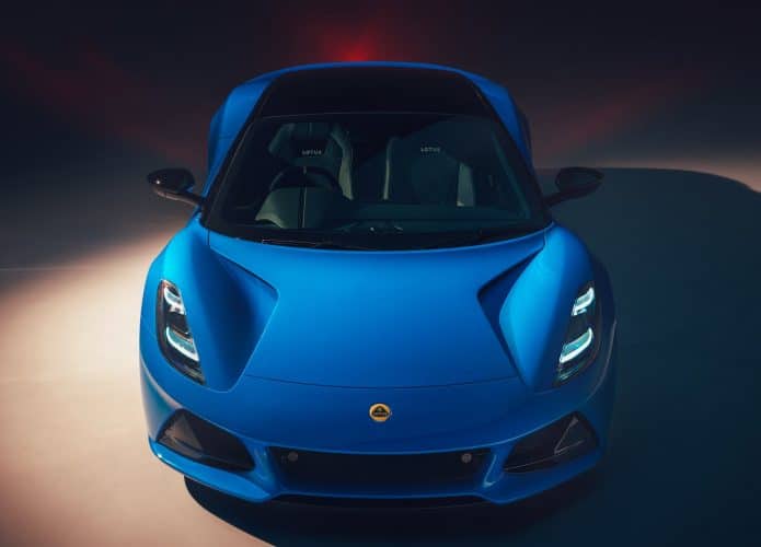 Visão frontal do Lotus Emira