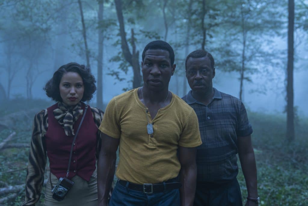 Courtney B. Vance, Jurnee Smollett e Jonathan Majors em 'Lovecraft Country'. Imagem: HBO/Divulgação