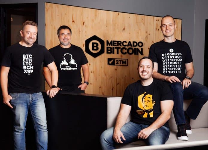 Foto da equipe do Mercado Bitcoin