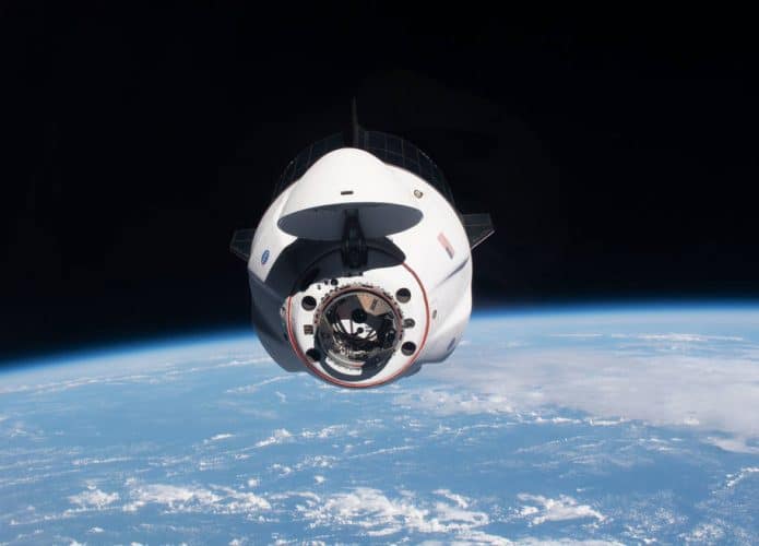 SpaceX-Crew-Dragon-Endeavour-695x500
