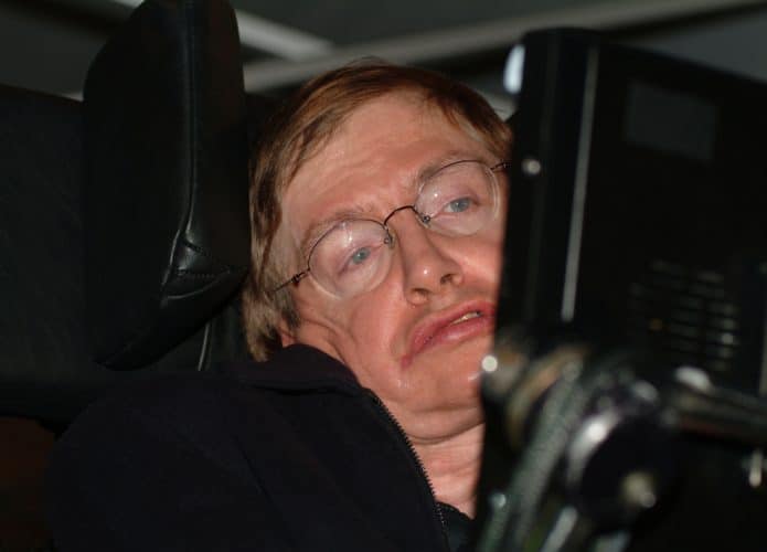 Stephen-Hawking-695x500
