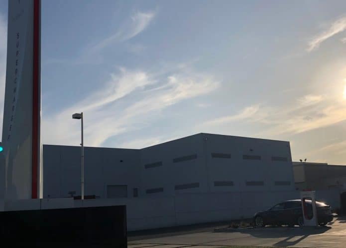Primeira estação Supercharger da Tesla é fechada por questões de segurança. Imagem: Electrek/Reprodução