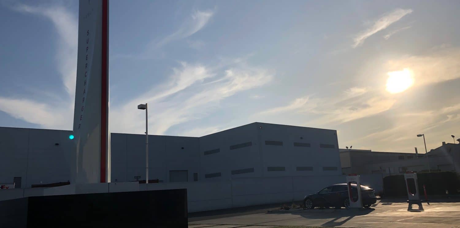Primeira estação Supercharger da Tesla é fechada por questões de segurança. Imagem: Electrek/Reprodução