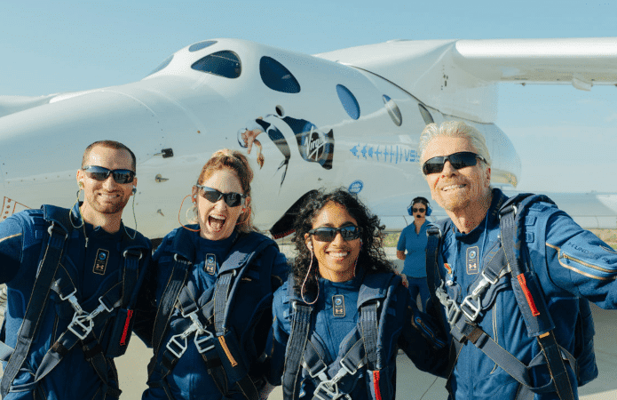 Tripulação da Unity 22, primeiro voo turistico da Virgin Galactic ao espaço