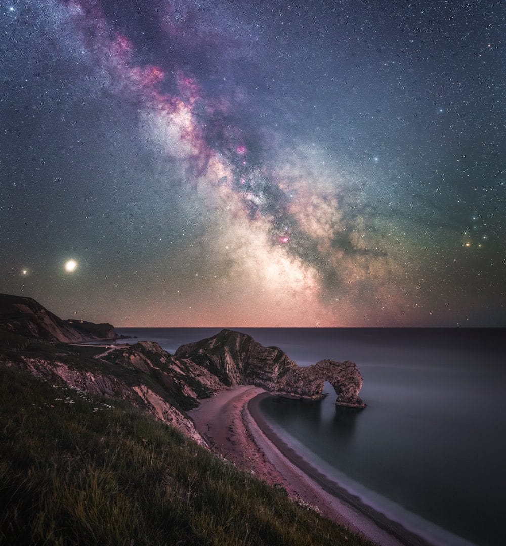 Via-Lactea-subindo-sobre-a-porta-Durdle-1000x1080