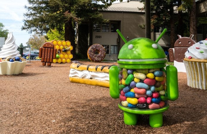 Estátua representando o Android 4.1 Jelly Bean