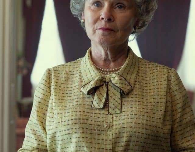 cropped-imelda-staunton-rainha-elizabeth-the-crown.jpg