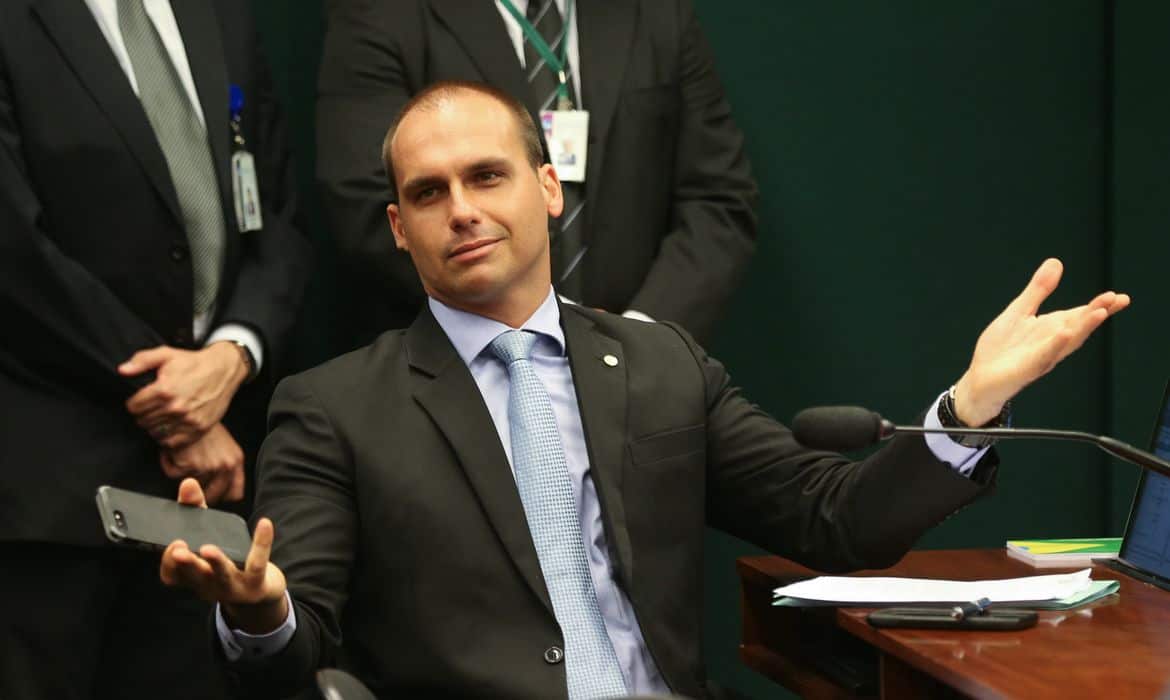 Conta de Eduardo Bolsonaro no Facebook é suspensa