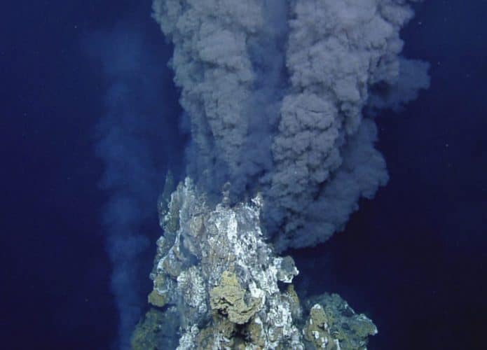 Fontes hidrotermais podem liberar carbono nos oceanos