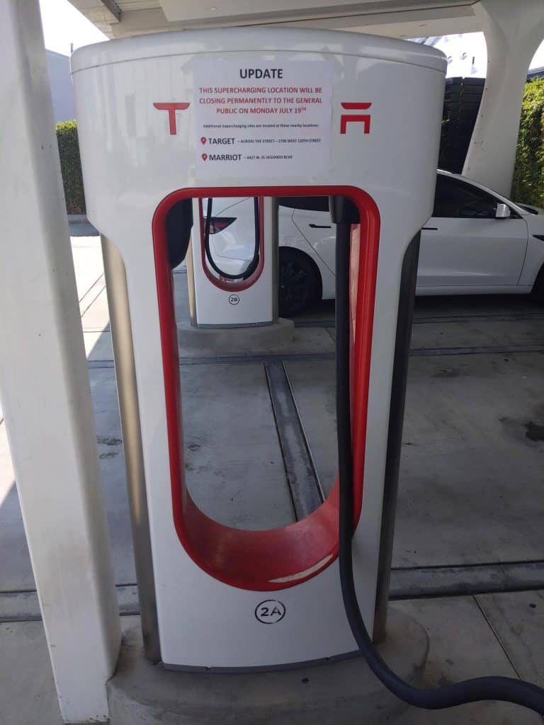 Primeira estação Supercharger da Tesla é fechada por questões de segurança. Imagem: Electrek/Reprodução