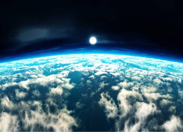 Imagem mostra o planeta Terra, coberto de nuvens