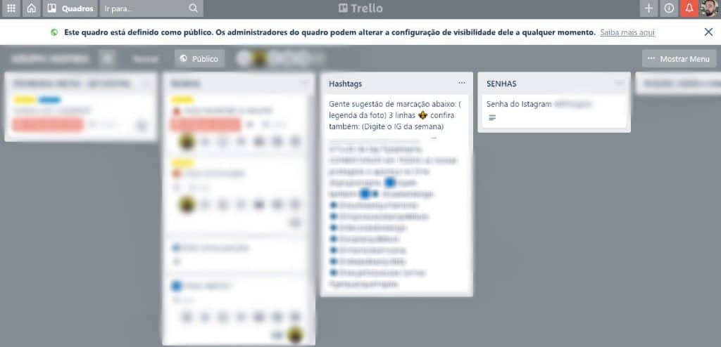 Imagem mostra um quadro de usuários do Trello, contendo informações de senhas de ferramentas internas