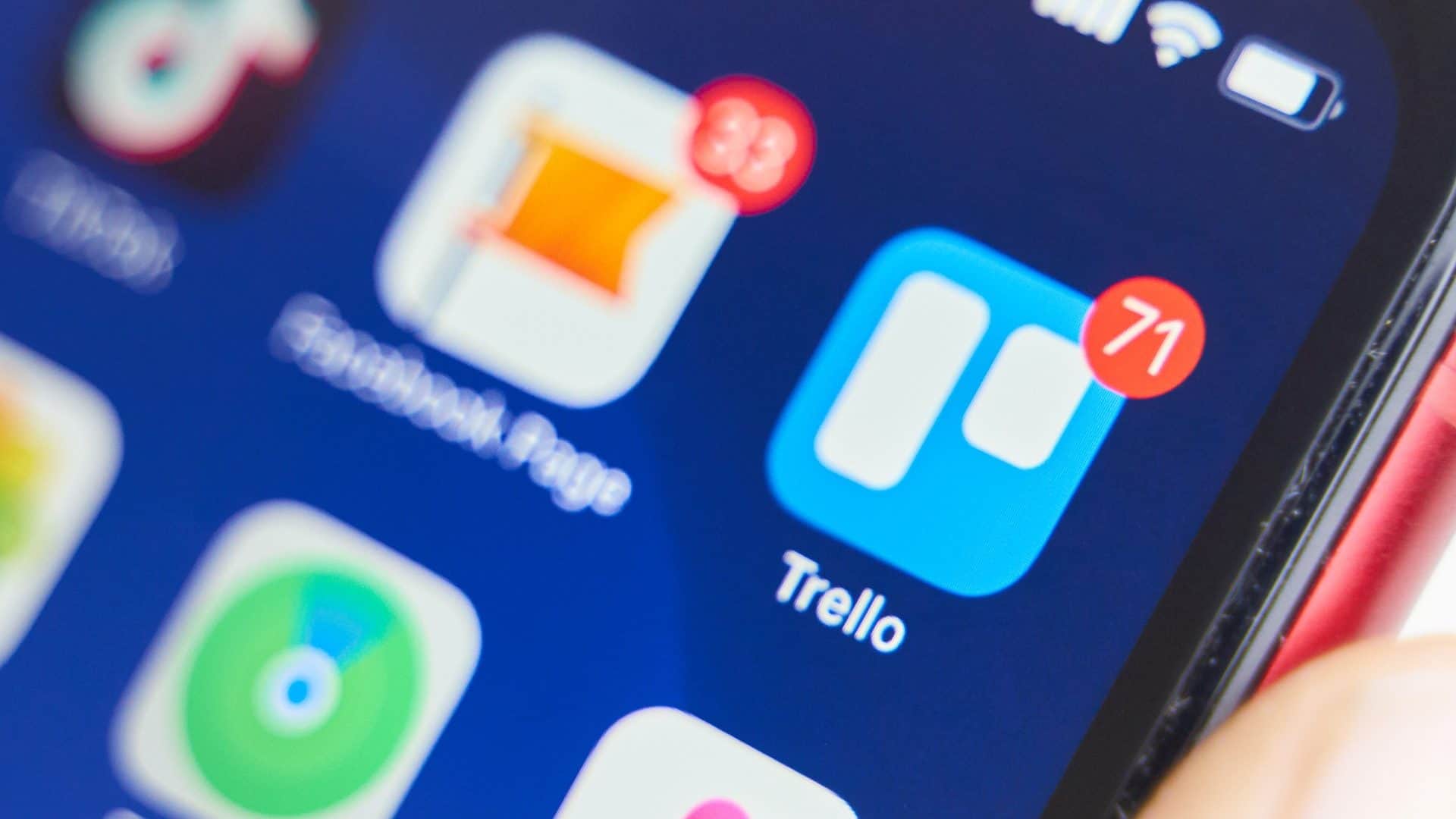 imagem mostra o aplicativo Trello em uma tela de smartphone