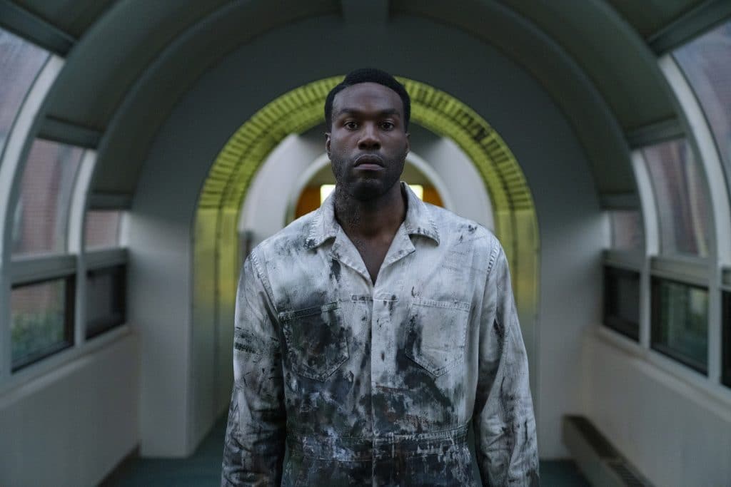 Yahya Abdul-Mateen II como Anthony McCoy em 'A Lenda de Candyman', dirigido por Nia DaCosta. Imagem: Universal Pictures and MGM Pictures/Divulgação