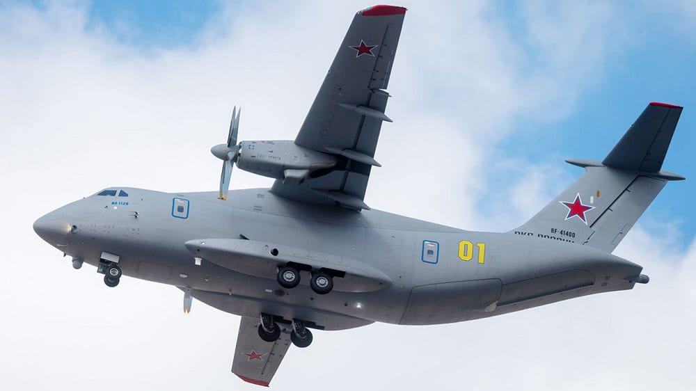 Avião de transporte militar Ilyushin Il-112V