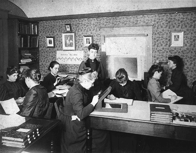 Computadoras de Harvard, 1890. No centro: Williamina Fleming