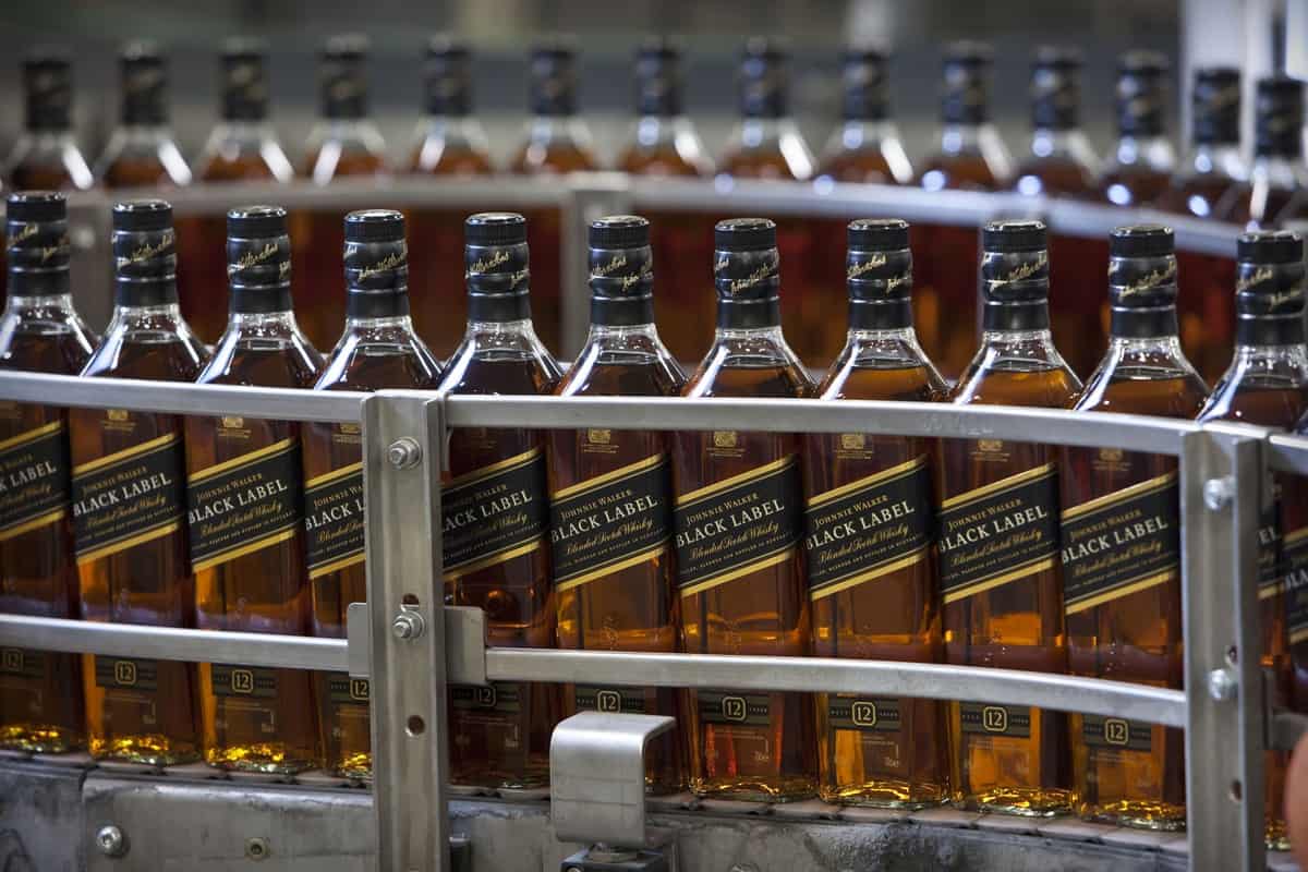 Produção de whisky Johnnie Walker na Escócia