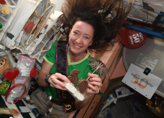 A astronauta Megan McArthur comemora seus 50 anos a bordo da Estação Espacial Internacional (ISS)