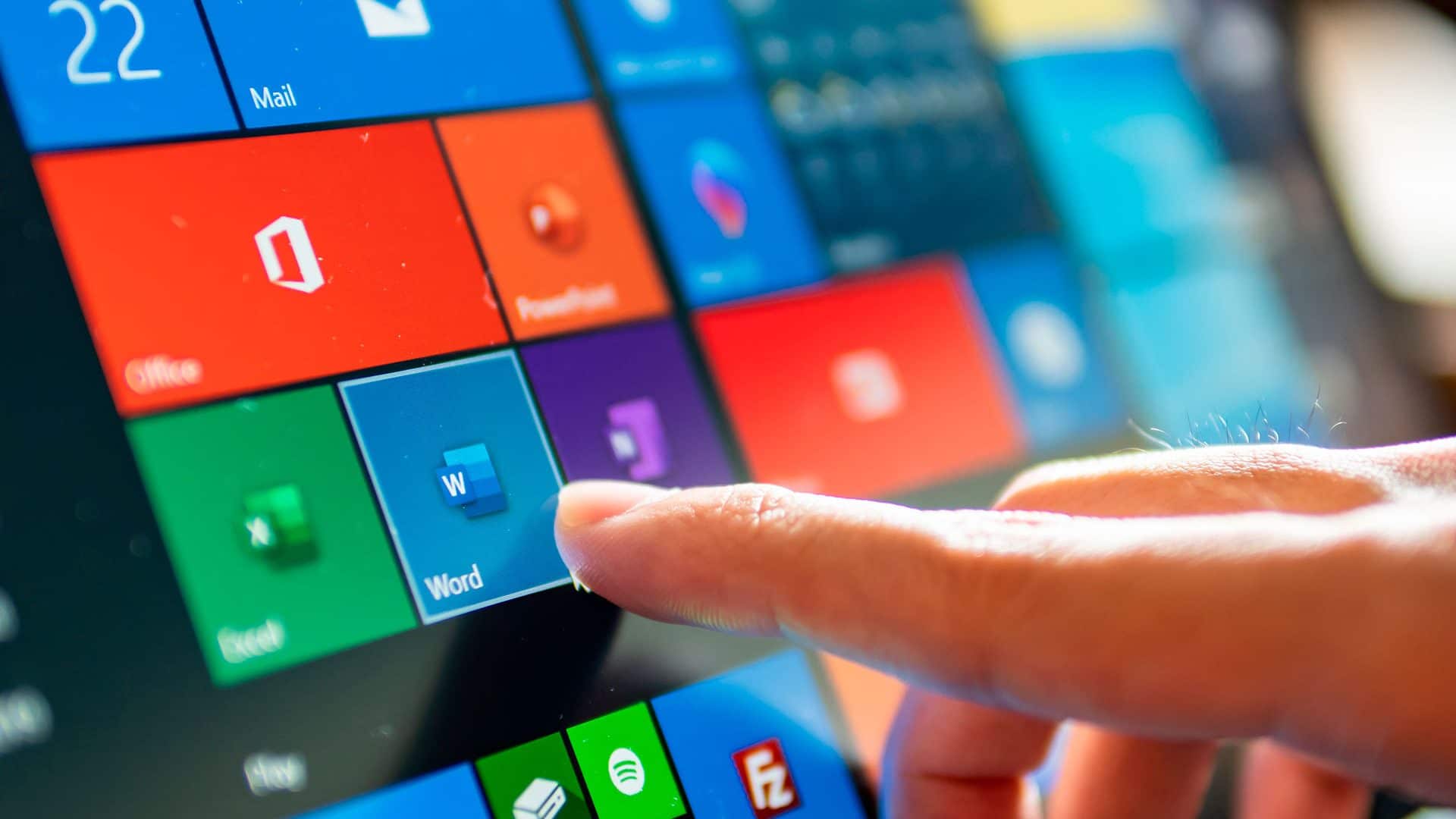Microsoft 365 terá ajuste de preços a partir de 1º de março de 2022. Imagem: Wachiwit/Shutterstock