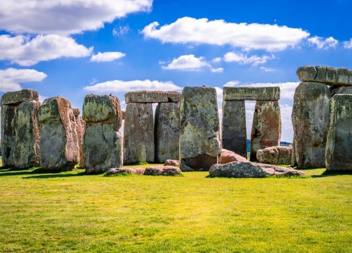 Monumento-Stonehenge-1-695x500