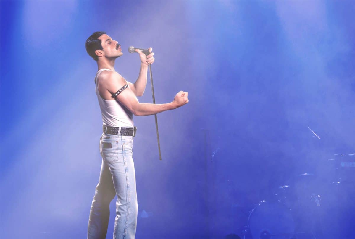 Rami Malek como Freddi Mercury, vocalista do Queen, em 'Bohemian Rhapsody'