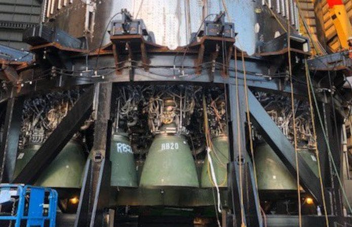 Motores Raptor no 4º protótipo do foguete Super Heavy, da SpaceX