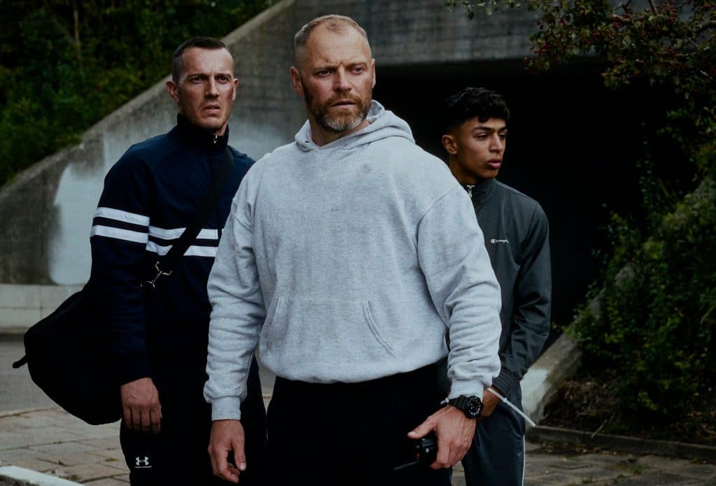 acob Lohmann, Simon Sears e Tarek Zayat em 'Zona de Confronto'. Imagem: Tine Harden/Divulgação