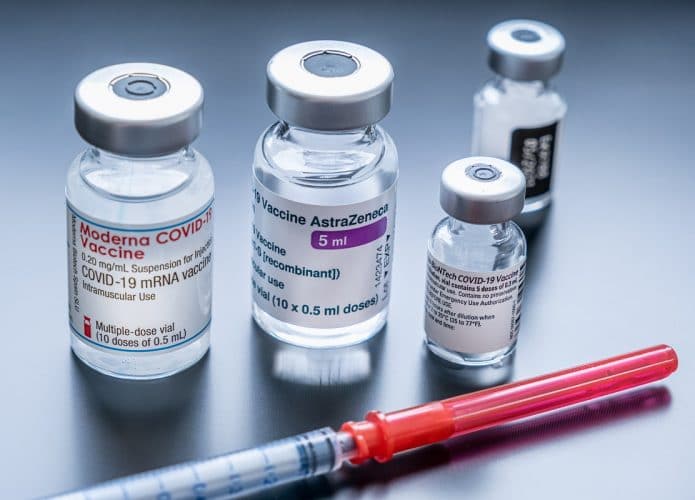 Doses de diferentes vacinas contra a Covid-19