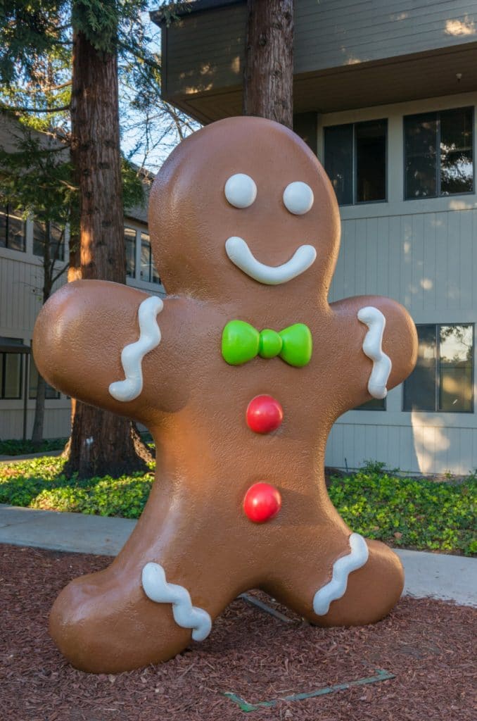 Estátua representando o Android 2.3.7 Gingerbread na sede do Google. Imagem: Asif Islam / Shutterstock