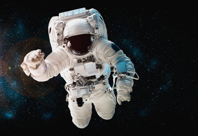 astronauta-no-espaco-695x480