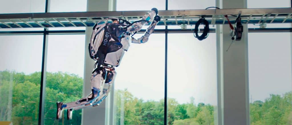 Boston Dynamics divulga novos vídeos em que robô Atlas aparece fazendo movimento de parkour. Divulgação: Boston Dynamics