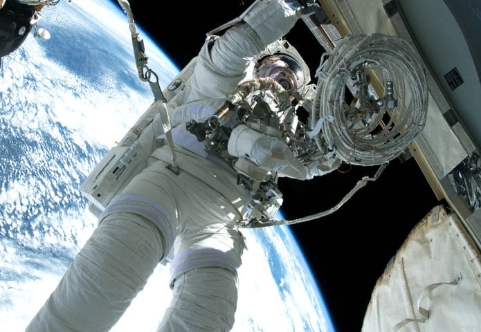 caminhada-espacial-1-695x480