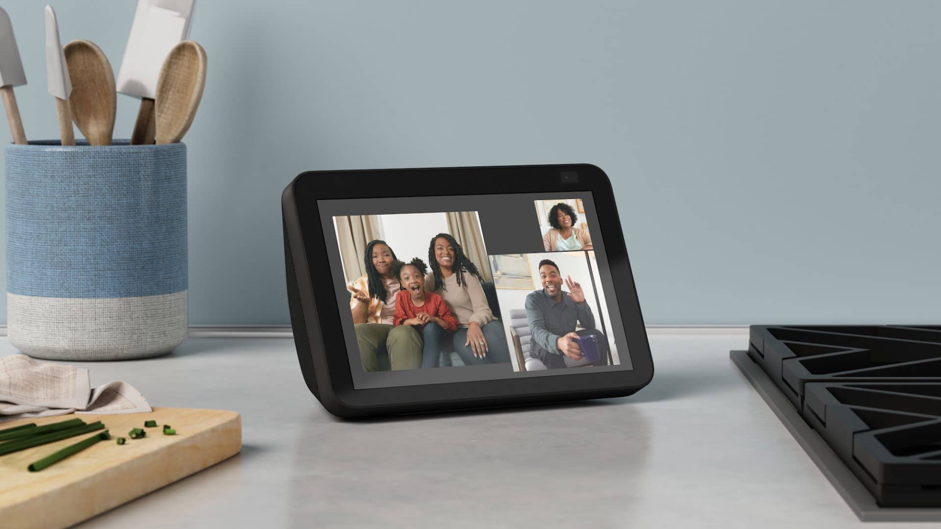 Novo Echo Show 8 preto (Imagem: divulgação/Amazon)