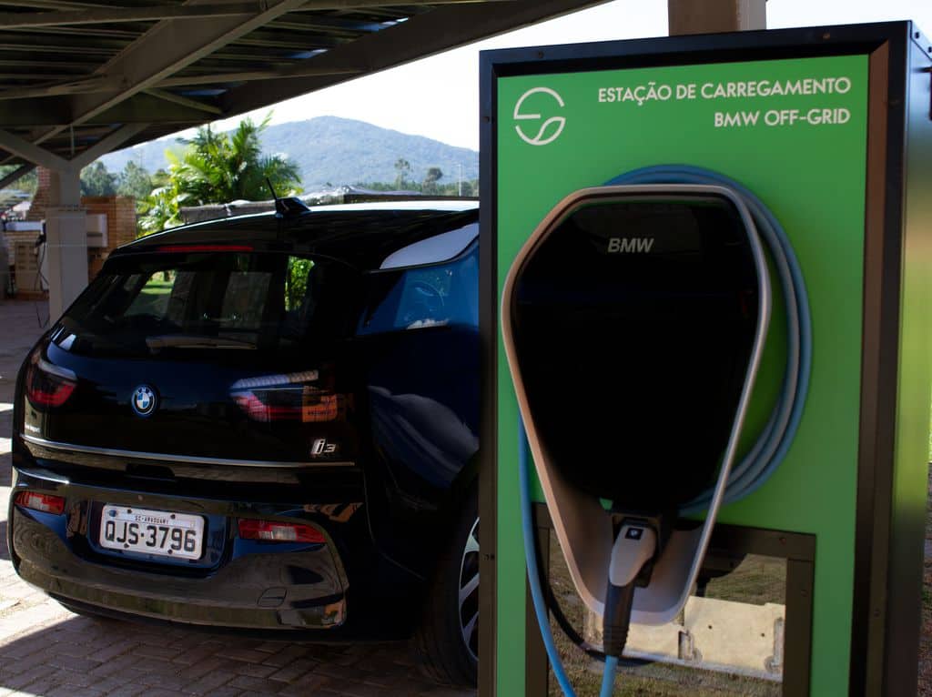 BMW Brasil cria carregador para carros elétricos abastecido com energia solar. Imagem: BMW Group Brasil/Divulgação