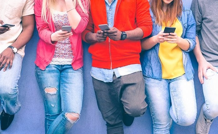 jovens-e-redes-sociais-695x427
