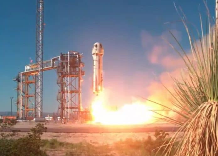 Imagem mostra momento do lançamento da missão NS-17, da Blue Origin